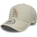 beige-bojd-snapbackkeps-med-beige-los-angeles-dodgers-mlb-logotyp-9forty-e-frame-tonal-icon-fran-new-era