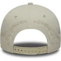 beige-bojd-snapbackkeps-med-beige-los-angeles-dodgers-mlb-logotyp-9forty-e-frame-tonal-icon-fran-new-era