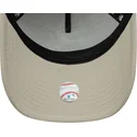 beige-bojd-snapbackkeps-med-beige-los-angeles-dodgers-mlb-logotyp-9forty-e-frame-tonal-icon-fran-new-era