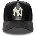 svart-justerbar-kurvad-keps-9forty-e-frame-img-leather-fran-new-york-yankees-mlb-av-new-era