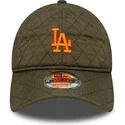 gron-justerbar-kurvad-keps-med-orange-logotyp-9twenty-quilted-fran-los-angeles-dodgers-mlb-av-new-era