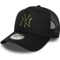 svart-trucker-keps-med-gron-logotyp-a-frame-league-essential-fran-new-york-yankees-mlb-av-new-era