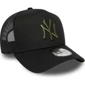 svart-trucker-keps-med-gron-logotyp-a-frame-league-essential-fran-new-york-yankees-mlb-av-new-era