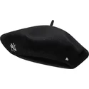svart-dammossa-pin-wool-beret-fran-new-york-yankees-mlb-av-new-era