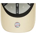 beige-justerbar-bojd-keps-for-dam-med-rosa-logotyp-9forty-league-essential-new-york-yankees-mlb-fran-new-era