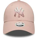 justerbar-rosa-bojd-keps-for-kvinnor-9forty-metallic-logo-new-york-yankees-mlb-fran-new-era
