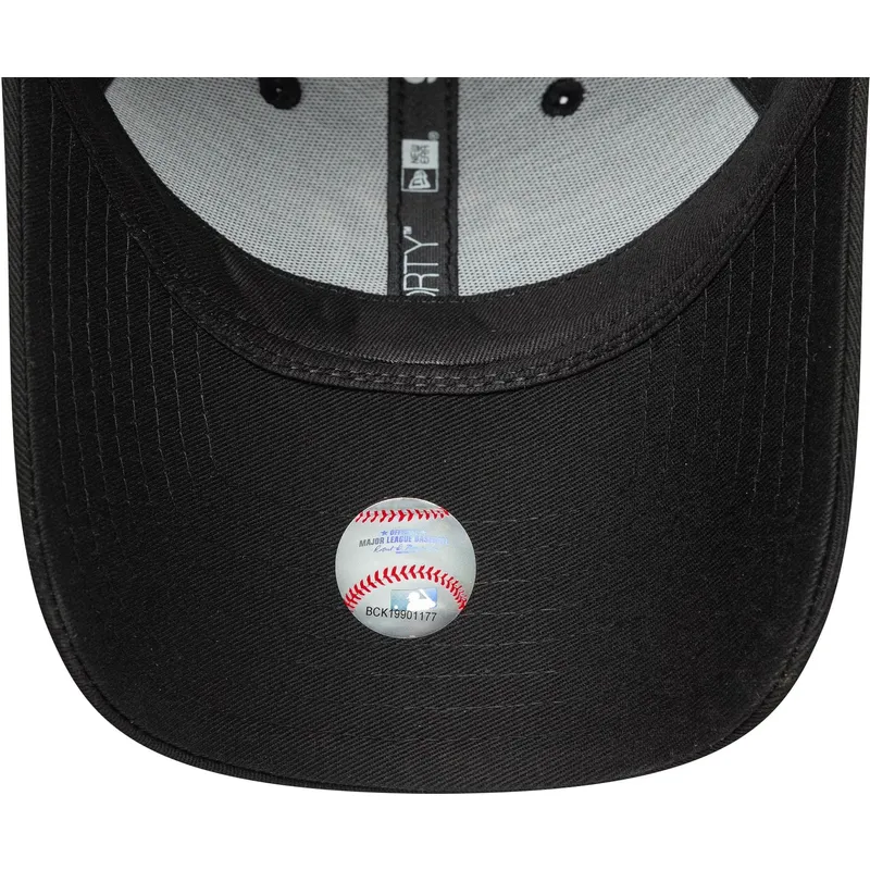 svart-bojd-justerbar-keps-for-dam-9forty-metallic-logo-fran-new-york-yankees-mlb-av-new-era