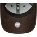justerbar-brun-kurvkeps-for-kvinnor-med-beige-new-york-yankees-mlb-logotyp-9forty-league-essential-fran-new-era