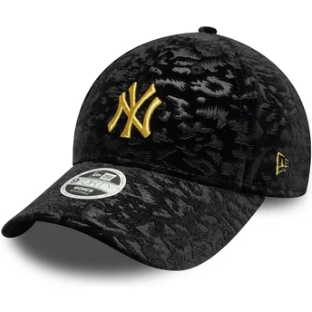 New Era New York Yankees MLB 9FORTY Leo Velour Metallic svart justerbar keps för kvinnor med gul logotyp
