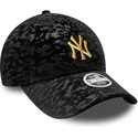 new-era-new-york-yankees-mlb-9forty-leo-velour-metallic-svart-justerbar-keps-for-kvinnor-med-gul-logotyp