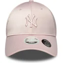 rosa-justerbar-damkeps-med-bojd-skarm-och-rosa-logotyp-9forty-satin-bow-back-new-york-yankees-mlb-fran-new-era