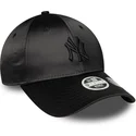 new-york-yankees-mlb-9forty-satin-bow-back-svart-justerbar-kurvkeps-for-kvinnor-med-svart-logotyp-fran-new-era