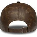 brun-justerbar-kurvad-keps-for-kvinnor-med-brunt-9twenty-worn-pu-logo-fran-new-york-yankees-mlb-fran-new-era