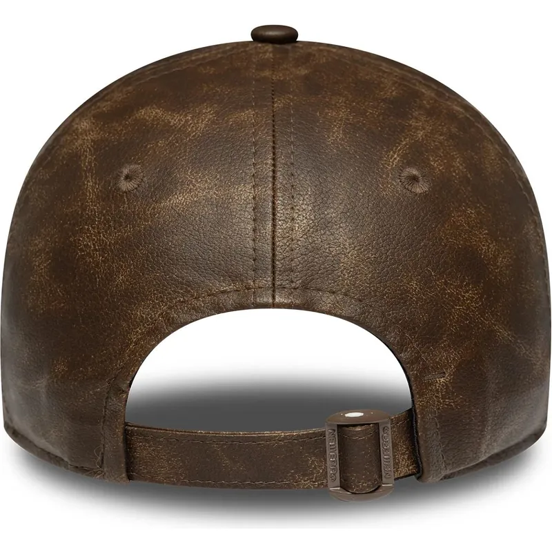 brun-bojd-justerbar-keps-for-dam-med-brunt-9twenty-worn-pu-logotyp-fran-new-york-yankees-mlb-av-new-era