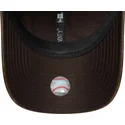 brun-justerbar-kurvad-keps-for-kvinnor-med-brunt-9twenty-worn-pu-logo-fran-new-york-yankees-mlb-fran-new-era