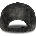 justerbar-svart-bojd-keps-for-kvinnor-med-svart-logo-9twenty-worn-pu-av-new-york-yankees-mlb-fran-new-era