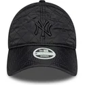 svart-justerbar-bojd-keps-for-kvinnor-med-svart-9twenty-padded-logotyp-fran-new-york-yankees-mlb-fran-new-era