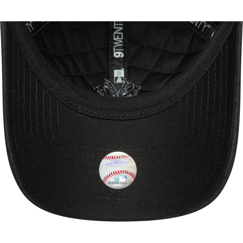 svart-bojd-justerbar-keps-for-dam-med-svart-logotyp-9twenty-padded-fran-new-york-yankees-mlb-av-new-era