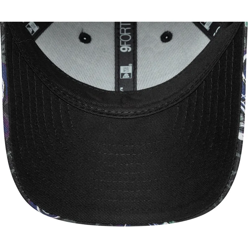 svart-bojd-justerbar-keps-for-barn-9forty-space-all-over-print-fran-new-era