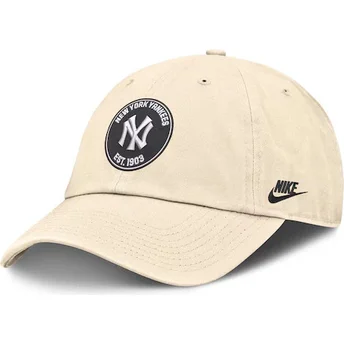 Beige justerbar kurvad keps Club Unstructured Organic Cotton New York Yankees MLB från Nike