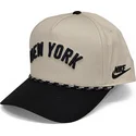 beige-och-svart-snapback-rise-structured-new-york-yankees-mlb-keps-fran-nike