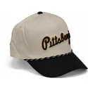 beige-och-svart-snapbackkeps-med-bojd-skarm-rise-structured-pittsburgh-pirates-mlb-fran-nike