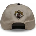 beige-och-svart-snapbackkeps-med-bojd-skarm-rise-structured-pittsburgh-pirates-mlb-fran-nike