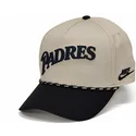 beige-och-svart-bojd-keps-snapback-rise-structured-fran-san-diego-padres-mlb-av-nike