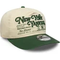 bojd-keps-beige-och-gron-justerbar-19twenty-washed-graphic-new-york-yankees-mlb-fran-new-era