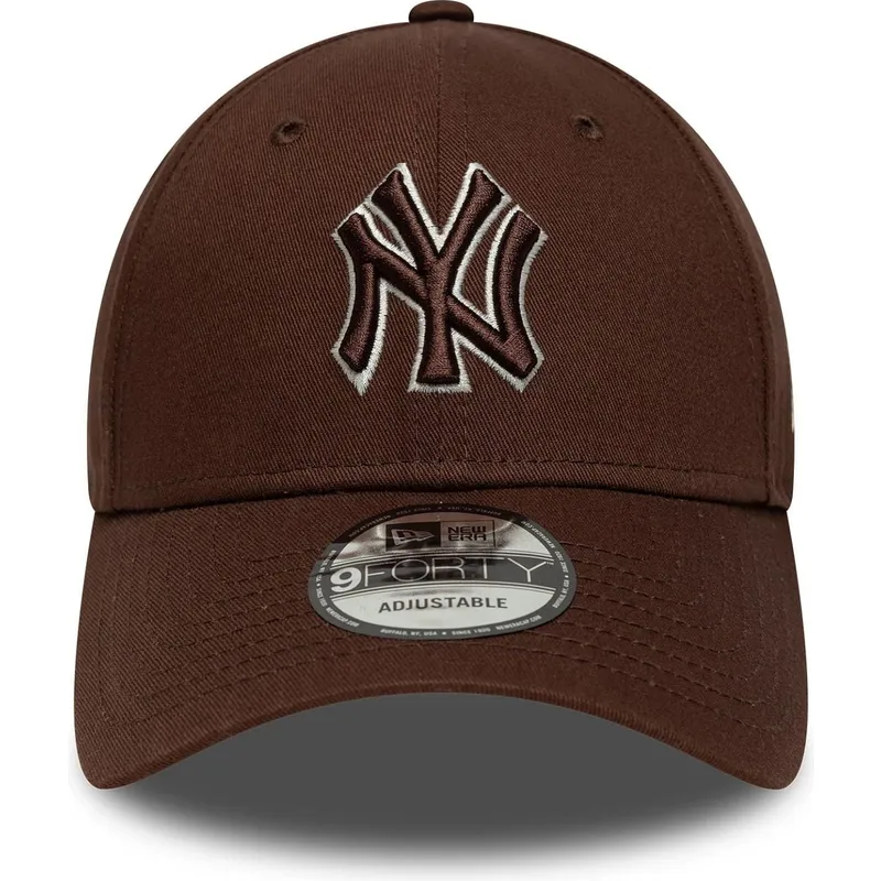 brun-bojd-justerbar-keps-med-brunt-9forty-outline-logotyp-fran-new-york-yankees-mlb-av-new-era