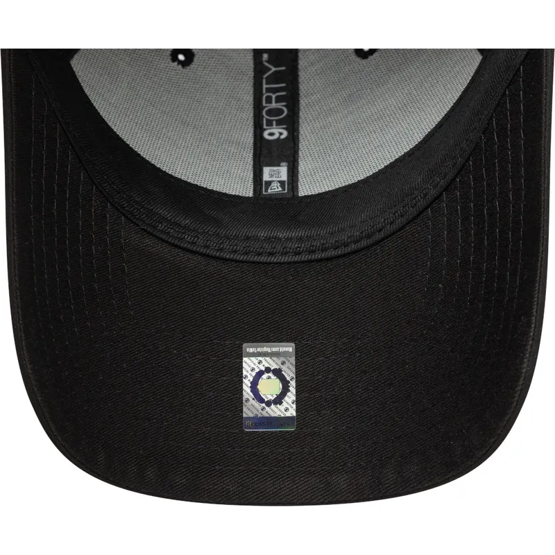 svart-justerbar-kurvad-keps-9forty-reflective-fran-manchester-united-football-club-premier-league-av-new-era