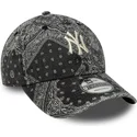 svart-bojd-justerbar-keps-9twenty-washed-paisley-fran-new-york-yankees-mlb-av-new-era