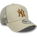 gorra-trucker-beige-con-logo-marron-a-frame-league-essential-de-new-york-yankees-mlb-de-new-era