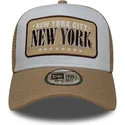 vit-och-brun-trucker-keps-a-frame-location-new-york-stader-och-strander-fran-new-era