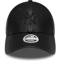 svart-bojd-justerbar-keps-med-svart-logotyp-for-dam-9forty-pu-fran-new-york-yankees-mlb-av-new-era