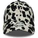svart-och-vit-justerbar-kurvad-keps-for-dam-9forty-cow-midi-fran-new-york-yankees-mlb-av-new-era