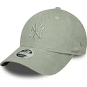 gorra-curva-verde-claro-ajustable-con-logo-verde-para-mujer-9forty-m-crown-pastel-cord-de-new-york-yankees-mlb-de-new-era