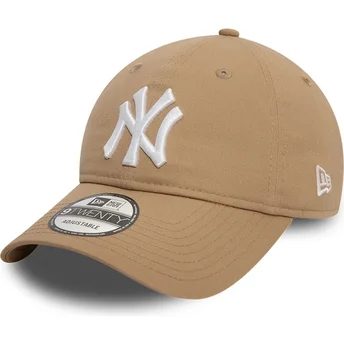 Ljusbrun böjd justerbar keps 9TWENTY League Essential från New York Yankees MLB av New Era
