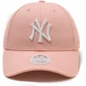 rosa-justerbar-kurvad-keps-9forty-league-essential-fran-new-york-yankees-mlb-av-new-era