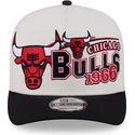 beige-och-svart-bojd-keps-snapback-9fifty-a-frame-classic-fran-chicago-bulls-nba-av-new-era