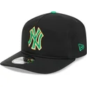 svart-kurvad-snapback-keps-19twenty-saint-patrick-s-day-fran-new-york-yankees-mlb-av-new-era