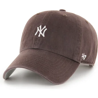 Brun böjd justerbar keps Clean Up Base Runner Mini Logo från New York Yankees MLB av 47 Brand