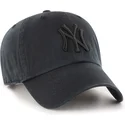 svart-bojd-justerbar-keps-med-svart-logotyp-clean-up-fran-new-york-yankees-mlb-av-47-brand