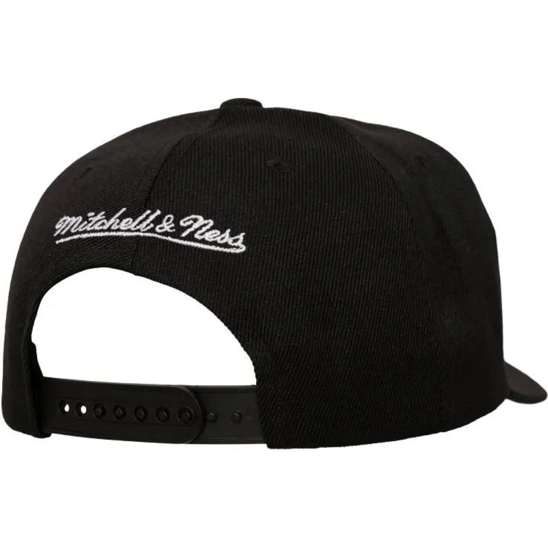 svart-bojd-snapback-keps-busted-pro-fran-chicago-bulls-nba-av-mitchell-ness