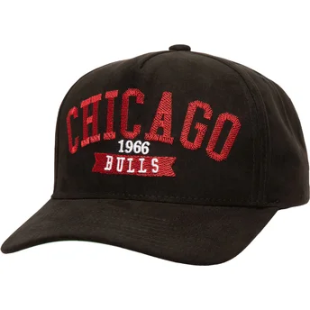 Svart böjd keps snapback Shady Suede Pro från Chicago Bulls NBA av Mitchell & Ness