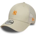 beige-justerbar-trucker-keps-med-orange-logotyp-for-barn-9forty-homefield-new-york-yankees-mlb-fran-new-era