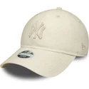 gorra-curva-beige-ajustable-con-logo-beige-para-mujer-9twenty-midi-linen-de-new-york-yankees-mlb-de-new-era