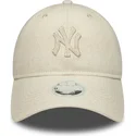 bojd-beige-justerbar-keps-med-beige-logotyp-for-dam-9twenty-midi-linen-fran-new-york-yankees-mlb-av-new-era