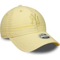 gul-bojd-justerbar-keps-med-gul-logotyp-for-dam-9twenty-seersucker-fran-new-york-yankees-mlb-av-new-era