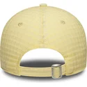 gul-bojd-justerbar-keps-med-gul-logotyp-for-dam-9twenty-seersucker-fran-new-york-yankees-mlb-av-new-era